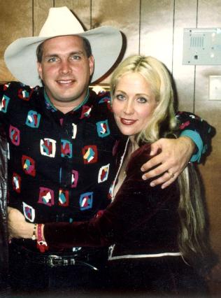 Garth Brooks & Melissa McConnell